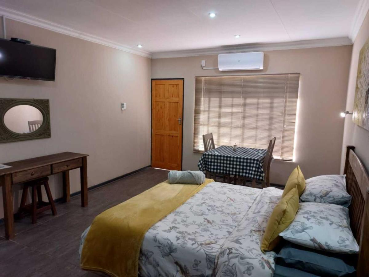 Wisteria Lane Guesthouse Postmasburg Dış mekan fotoğraf