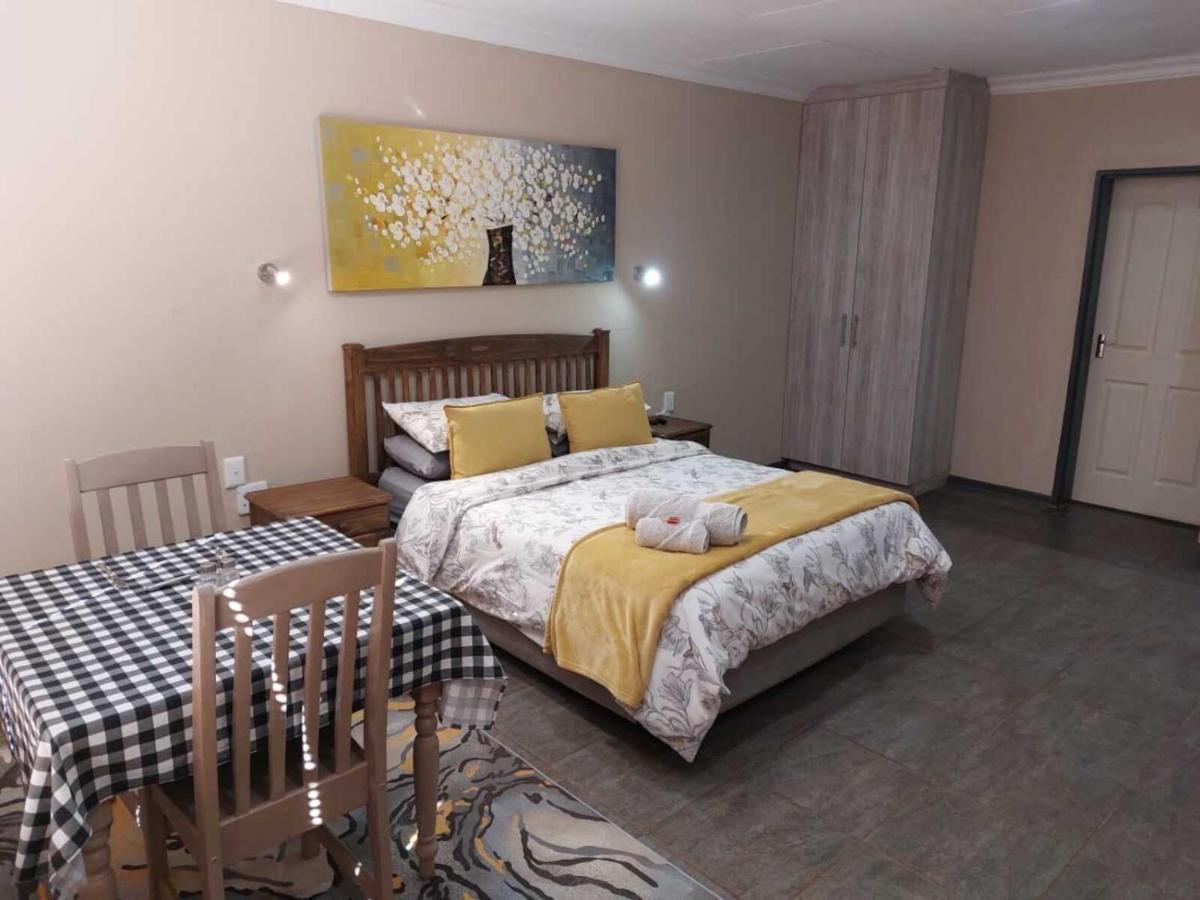 Wisteria Lane Guesthouse Postmasburg Dış mekan fotoğraf