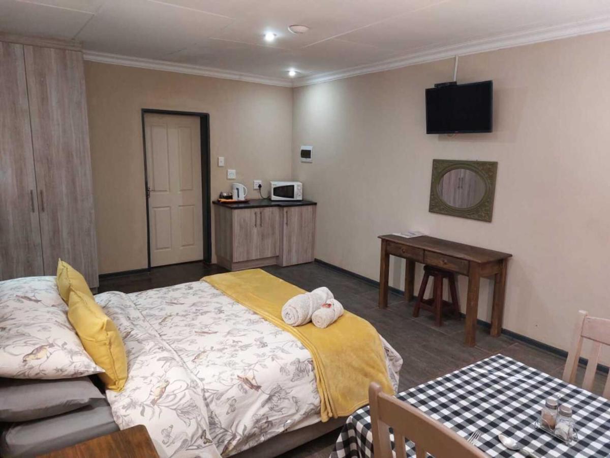 Wisteria Lane Guesthouse Postmasburg Dış mekan fotoğraf
